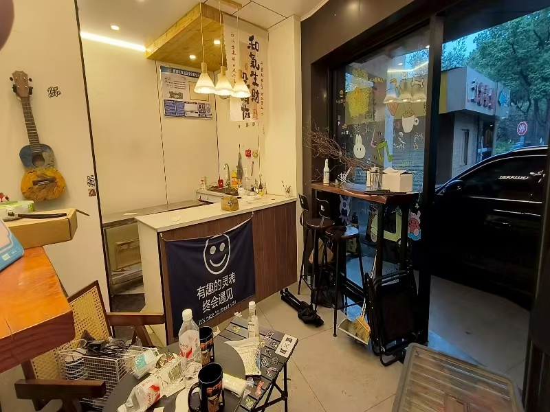 好运转（市区梅湾街旺铺转让）南湖区环城南路沙龙国际宾馆旁旺铺转让8000元