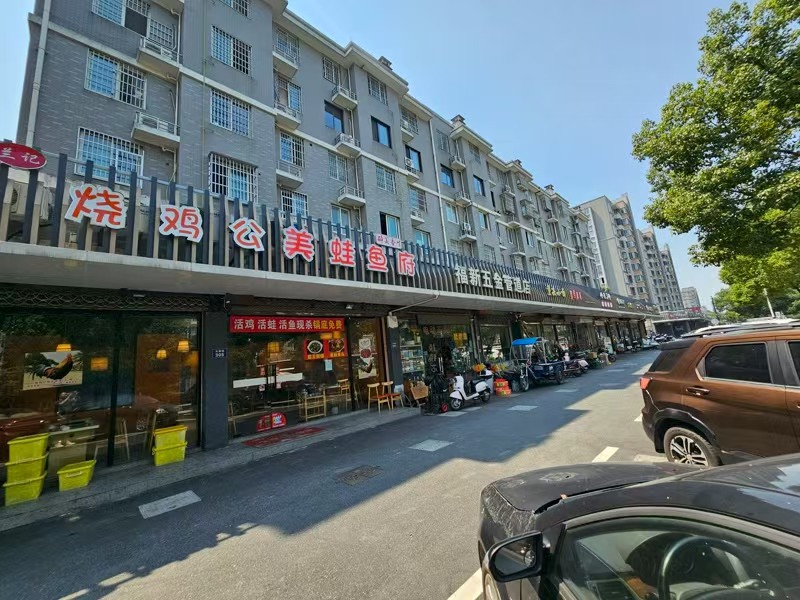 好运转（烧鸡公美蛙鱼府）双小区门口纯一层120平餐饮店转让