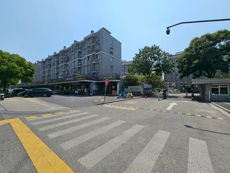 好运转（烧鸡公美蛙鱼府）双小区门口纯一层120平餐饮店转让