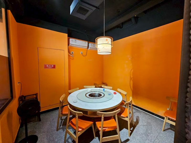 好运转（烧鸡公美蛙鱼府）双小区门口纯一层120平餐饮店转让