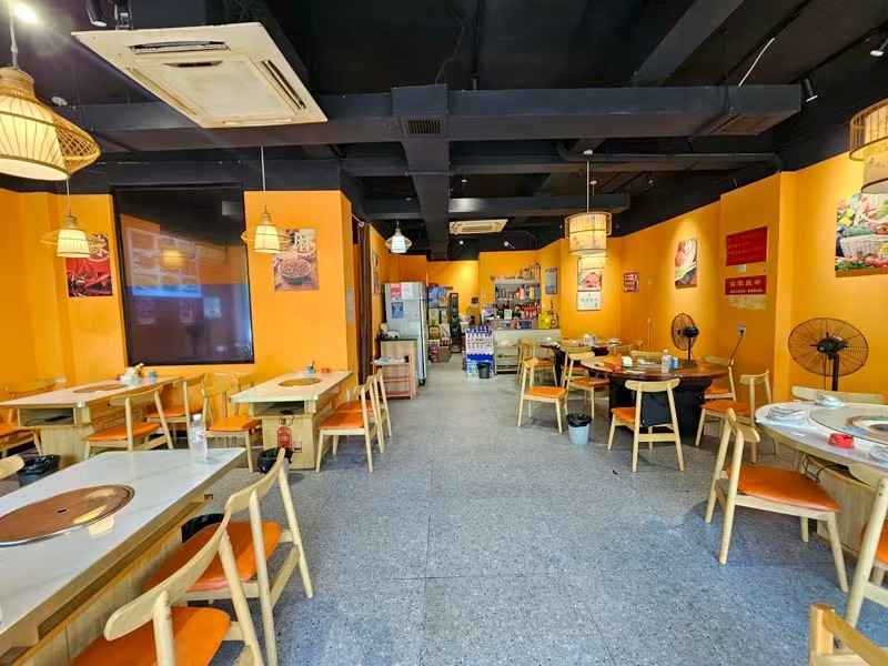 好运转（烧鸡公美蛙鱼府）双小区门口纯一层120平餐饮店转让