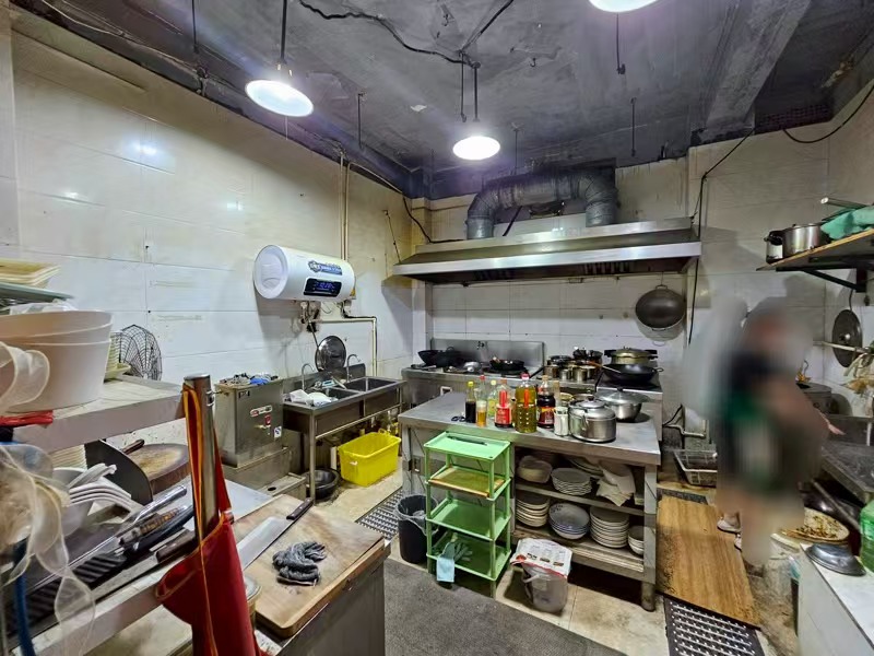 好运转（烧鸡公美蛙鱼府）双小区门口纯一层120平餐饮店转让