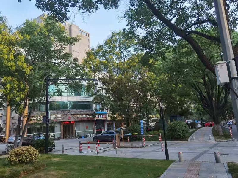 好运转（开化清水鱼庄）嘉兴秀洲区置地大厦东常秀街443号，220㎡餐饮店转让、
