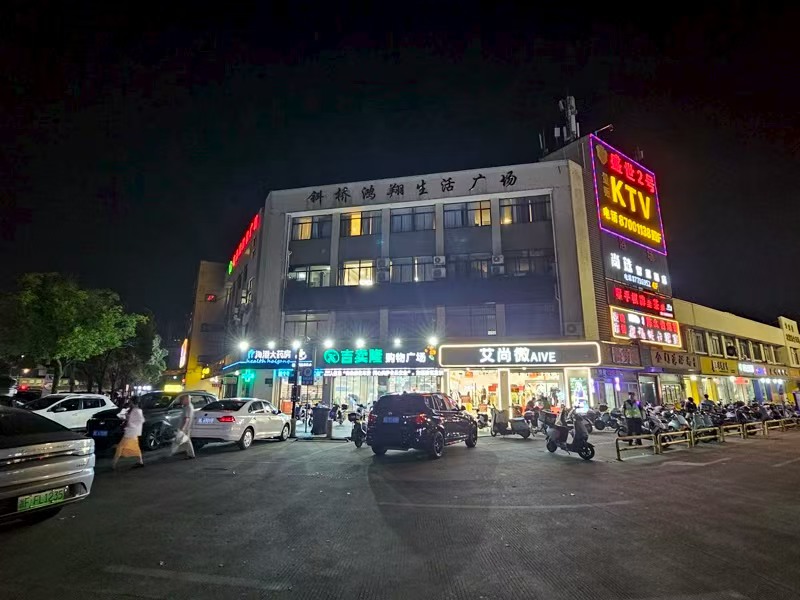 好运转（夜精灵台球厅）综合商业广场840㎡盈利中的台球厅转让、
