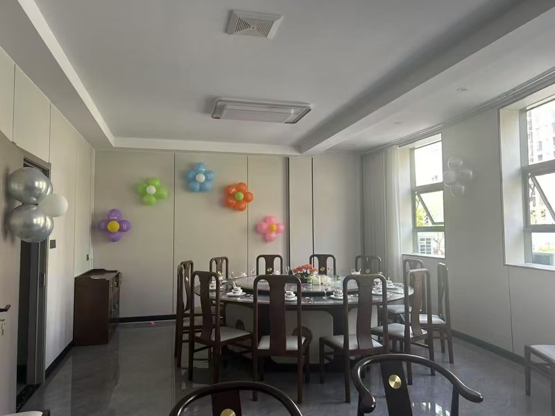 好运转（鲁湘园）嘉兴市南湖区小区门口360平带天然气餐饮店转让