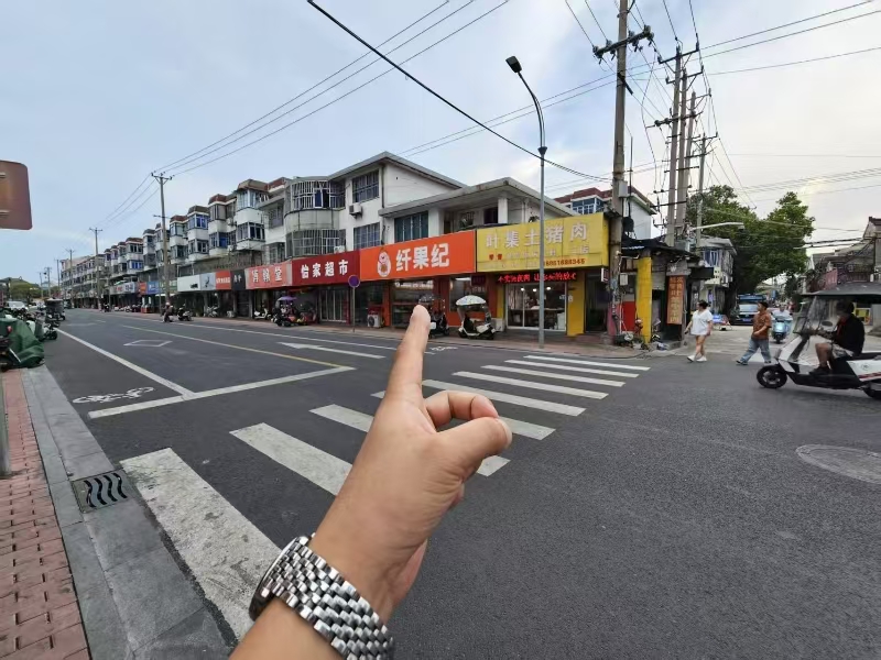 好运转（纤果纪水果超市）双小区门口2间上下两层160平水果店转让、可空转