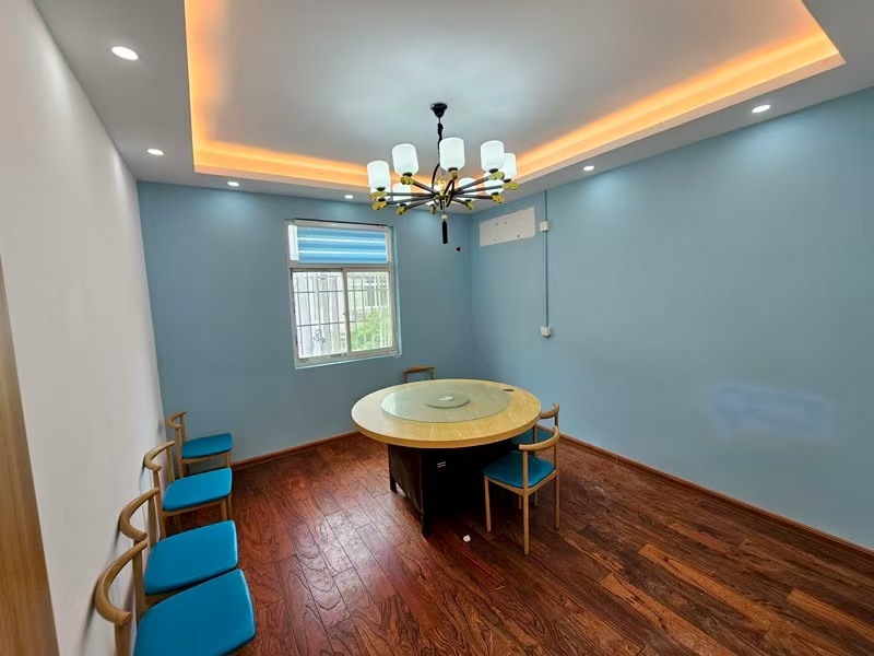 好运转（毛家食堂）数万人工业厂区附近、城中村开放式小区、餐饮街195平餐饮店转让