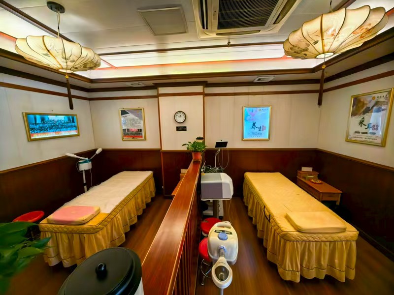 好运转(杨波采耳修脚)秀洲区两个大型小区门口养生馆转让带烟酒店一起