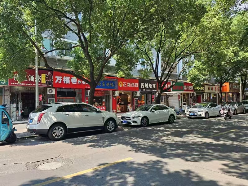 好运转(上笼.包子铺)菜场斜对面、学校正门口80平早餐店转让