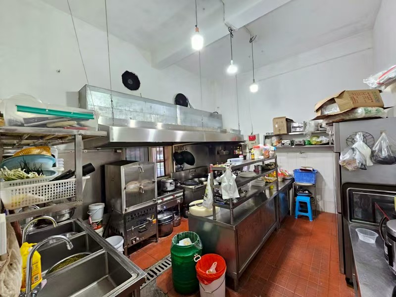 好运转(和兴饭店)双小区门口上下两层185平饭店.价.低.急.转