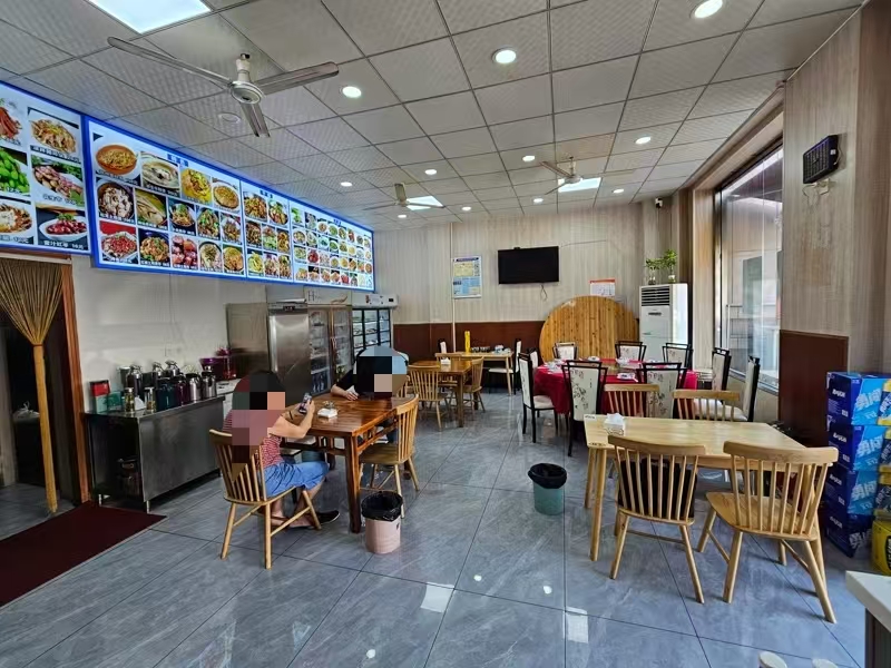 好运转(和兴饭店)双小区门口上下两层185平饭店.价.低.急.转