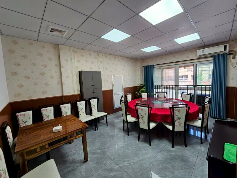 好运转(和兴饭店)双小区门口上下两层185平饭店.价.低.急.转