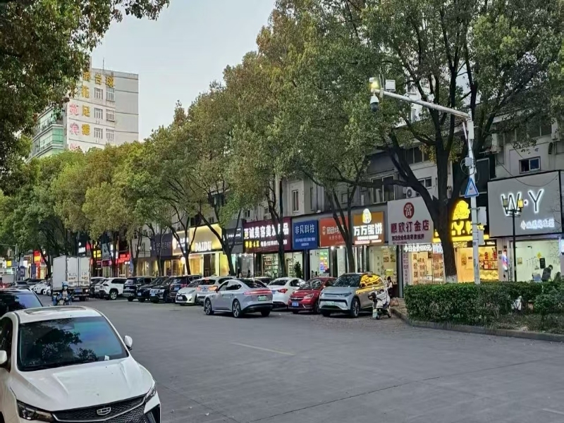 好运转（佬三峡自助火锅）海宁市仓基街纯一层500平带天然气火锅店转让