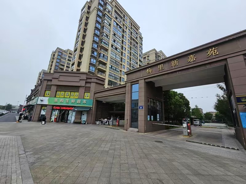好运转（喜车房.贴膜）秀洲区小区门口旁 正拐角处洗车店转让、房租一天53