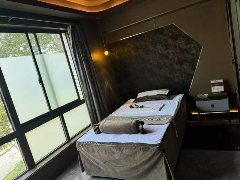 好运转（观澜.秘境SPA）四周小区覆盖餐饮街、320㎡精装养生SPA馆转让、共8个房间 