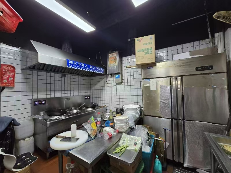 好运转（麻辣香锅）平湖八佰伴餐饮店转让