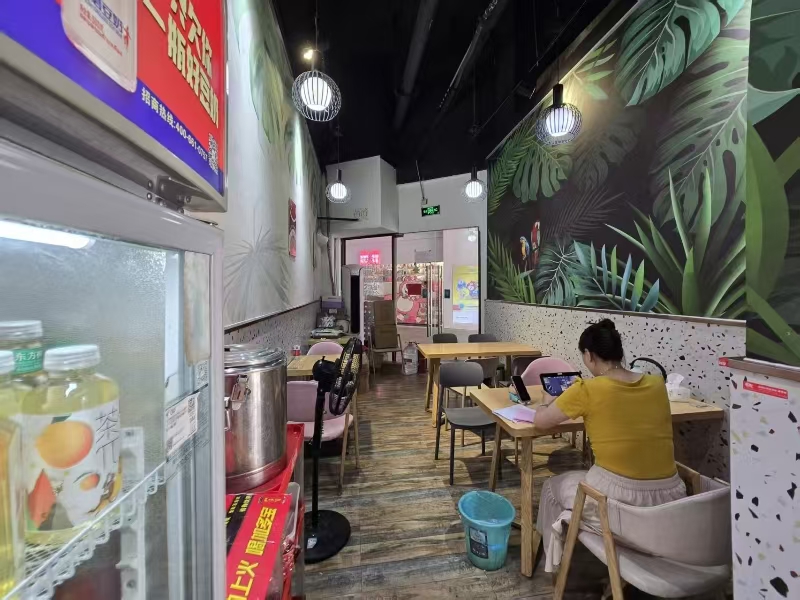 好运转（麻辣香锅）平湖八佰伴餐饮店转让