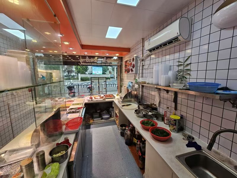 好运转（北京烤鸭）秀洲区双小区门口烤鸭店转让、可以开餐饮小吃店