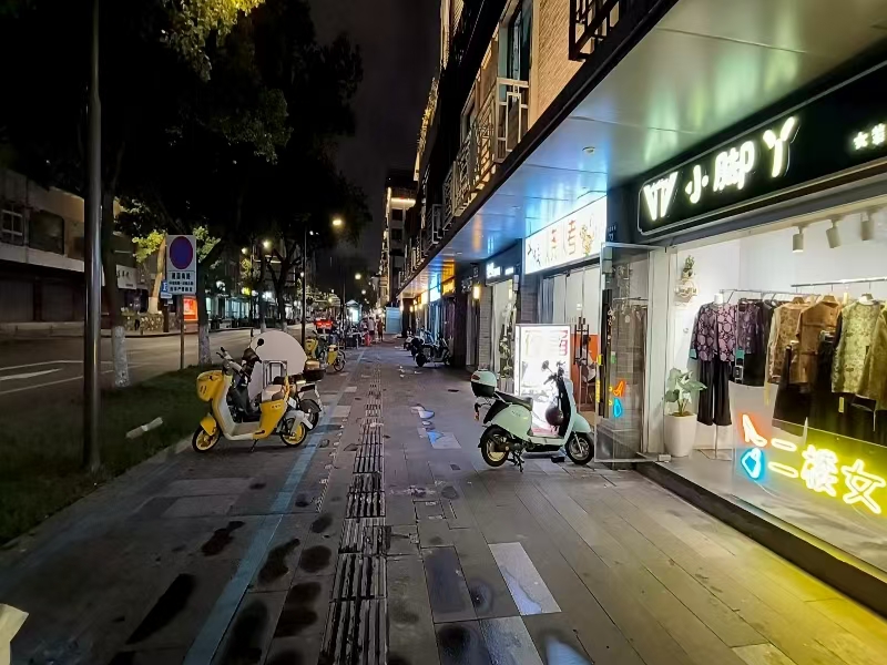 好运转（山城烧烤）嘉兴市区烧烤店三万带两个月房租转让