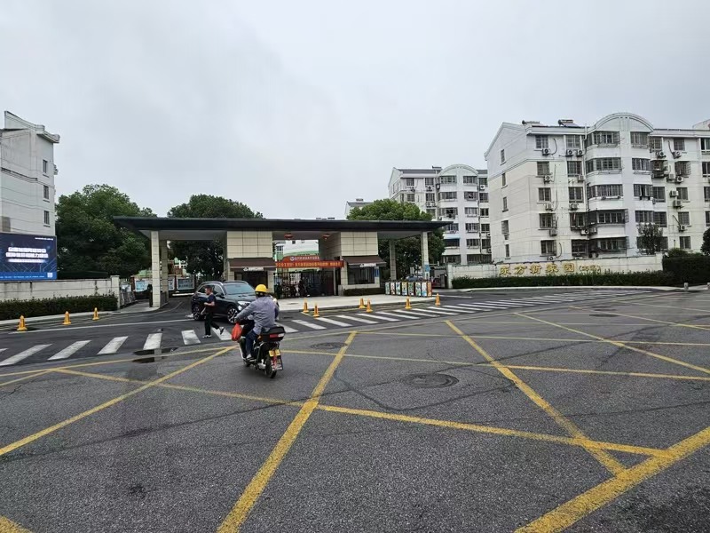 好运转（北京烤鸭）秀洲区双小区门口烤鸭店转让、可以开餐饮小吃店