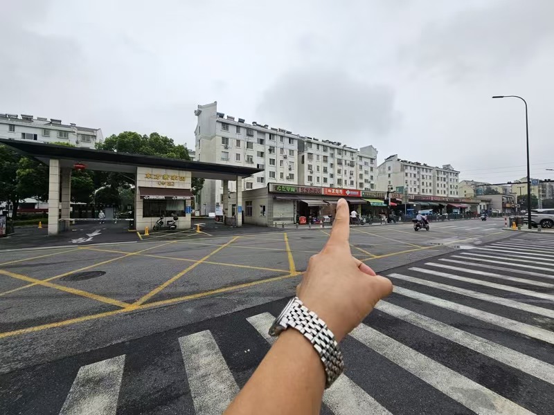好运转（北京烤鸭）秀洲区双小区门口烤鸭店转让、可以开餐饮小吃店