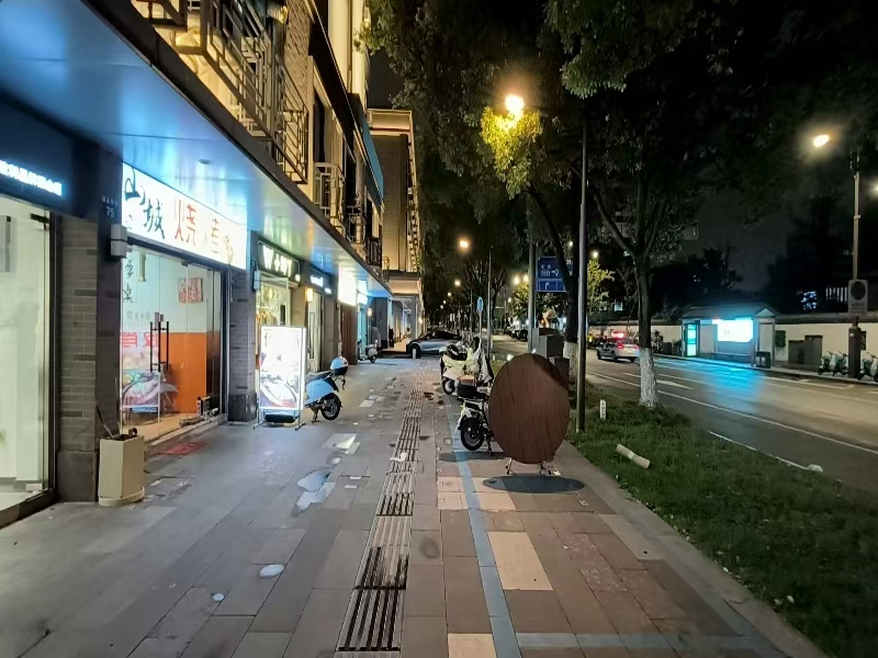 好运转（山城烧烤）嘉兴市区烧烤店三万带两个月房租转让