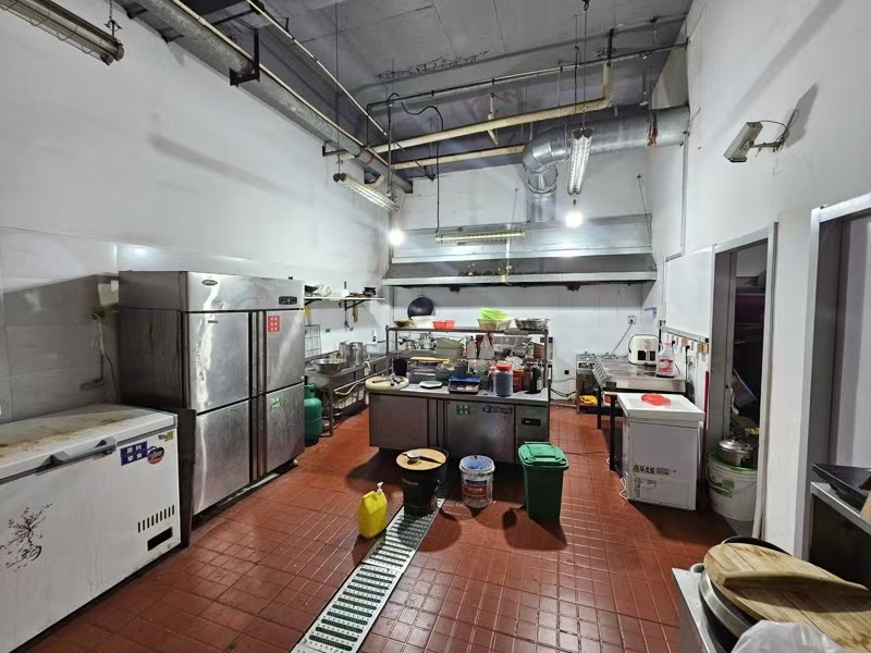 好运转(固始鹅块)数万人厂区宿舍楼下、餐饮专区纯一层200平餐饮店转让