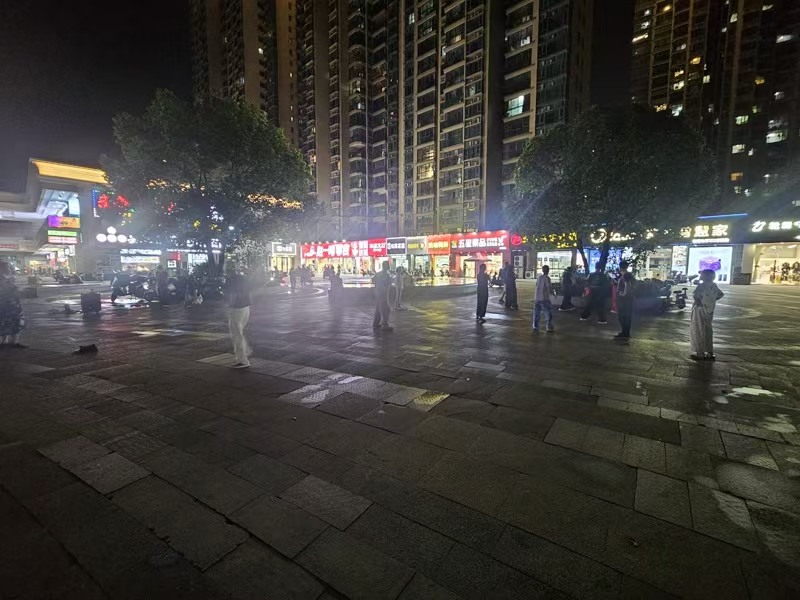 好运转（赵一鸣零食）纯一层205平零食店转让、日常营收1万+