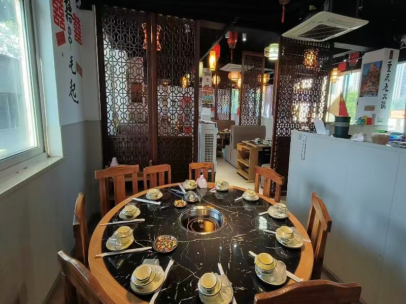 好运转（醉鸿火重庆老火锅烧烤城）五年老火锅店转让，日营业额5000左右，周末7000