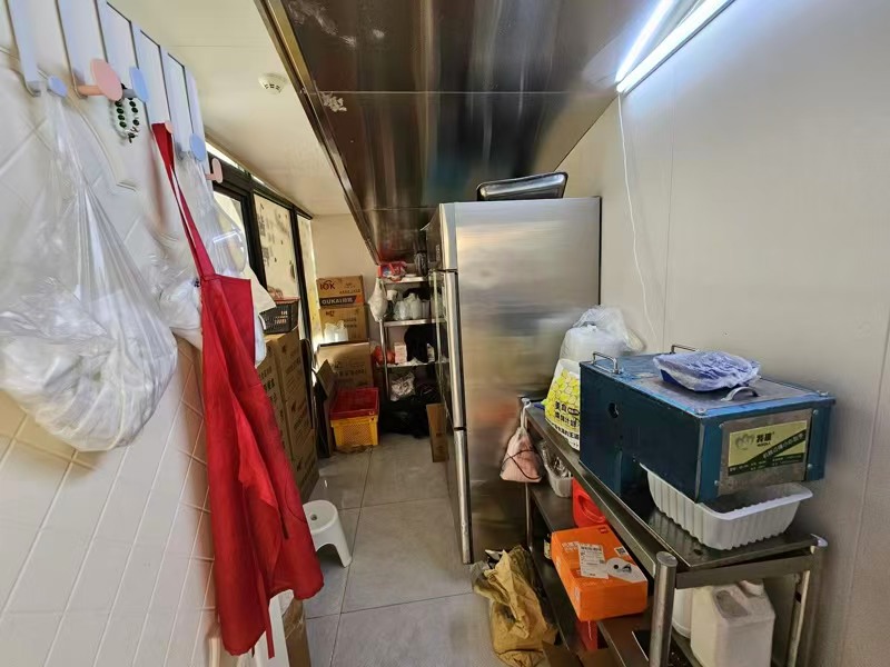 好运转（佬街佬味）大型超市门口品牌熟食店先转让、品牌店聚集