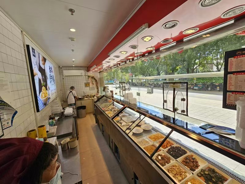 好运转（佬街佬味）大型超市门口品牌熟食店先转让、品牌店聚集
