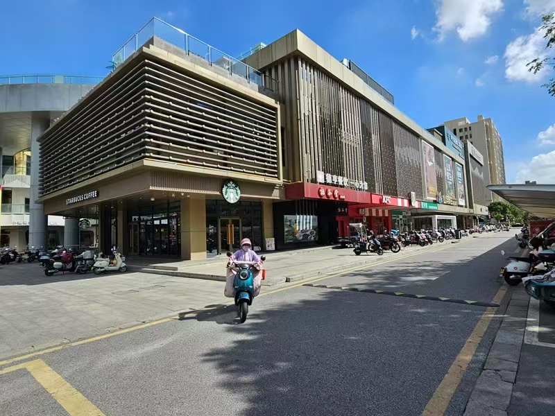 好运转（佬街佬味）大型超市门口品牌熟食店先转让、品牌店聚集