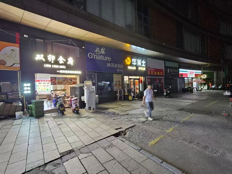 好运转（双卯食府）110平精装餐饮店转让、店铺门前可以外摆