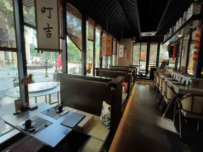 好运转（漫火烧鸟）南湖区龙鼎万达餐饮店转让，平时营业额4000节假日8000