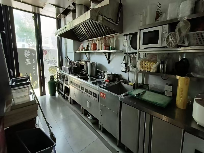好运转（漫火烧鸟）南湖区龙鼎万达餐饮店转让，平时营业额4000节假日8000