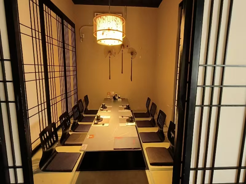 好运转（漫火烧鸟）南湖区龙鼎万达餐饮店转让，平时营业额4000节假日8000