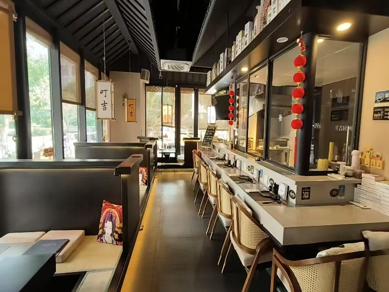 好运转（漫火烧鸟）南湖区龙鼎万达餐饮店转让，平时营业额4000节假日8000