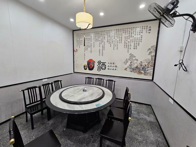 好运转（湘见恨晚.湖南菜）工业重镇、大型夜市附近、纯一层4间门面餐饮旺铺转让