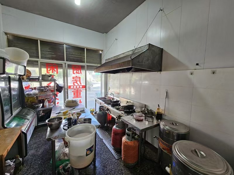 好运转（毕节羊肉粉）工业区附近纯一层75㎡小吃店转让  房租2.2万/年