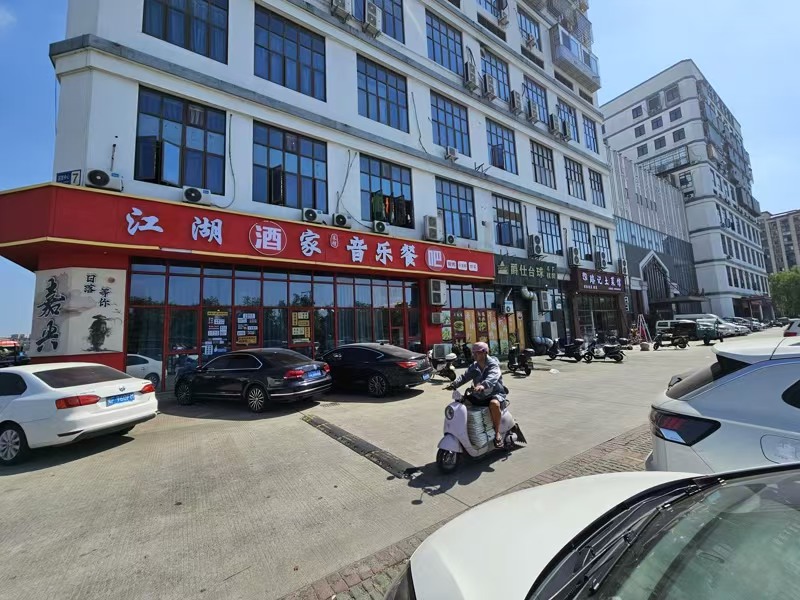好运转（江湖酒家音乐餐吧）超大正拐角纯一层店铺转让、行业不限