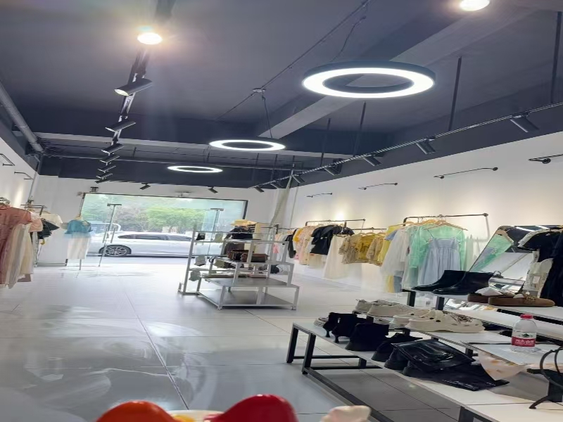 好运转（小雪服饰）海宁人民医院对面空店转可做早餐