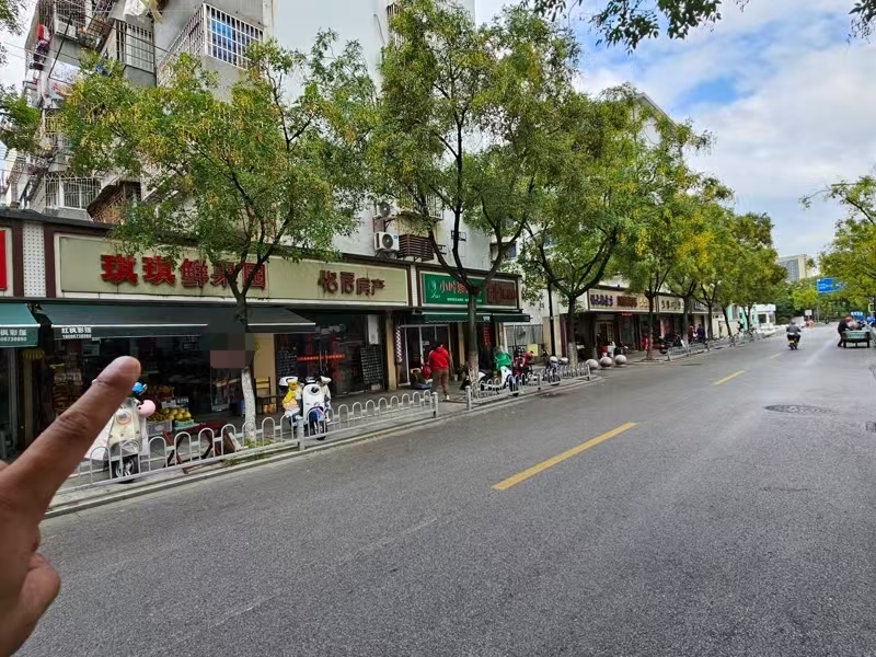 好运转（琪琪鲜果园）菜场门口、学校门口、双小区门口、空店转让