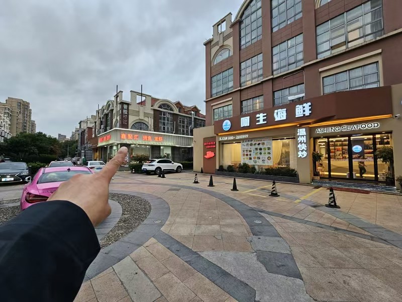 好运转（鑫聚汇.龙虾烤鱼）四周小区公寓娱乐场所围绕300㎡夜宵店转让