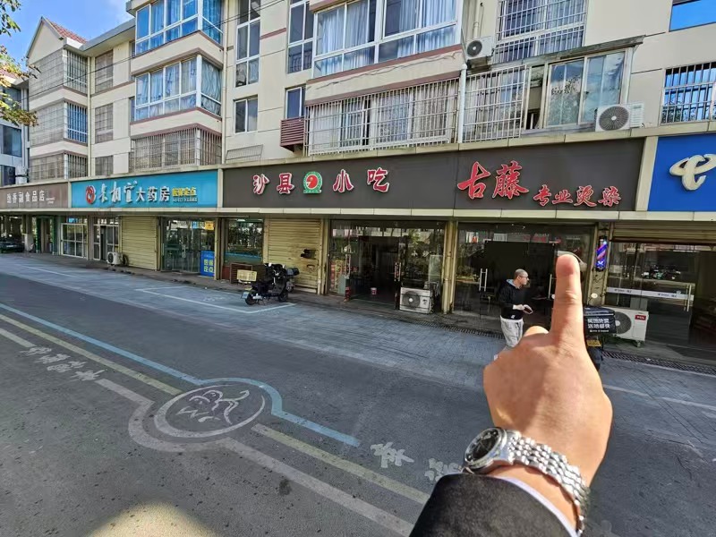 好运转(古藤.专业烫染)小区门口旁理发店转让、开了3年、房租1000/月