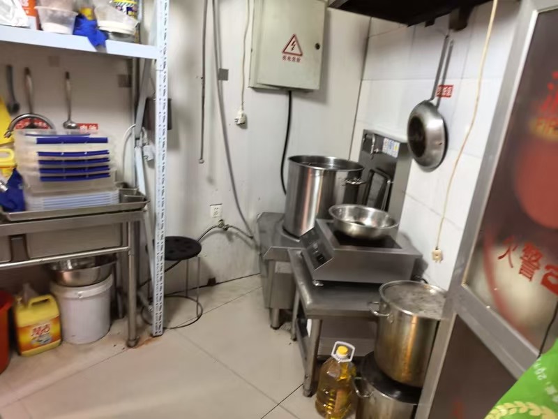 好运转(江悦熟食)大型成熟高层小区主门进出口20平熟食店转让