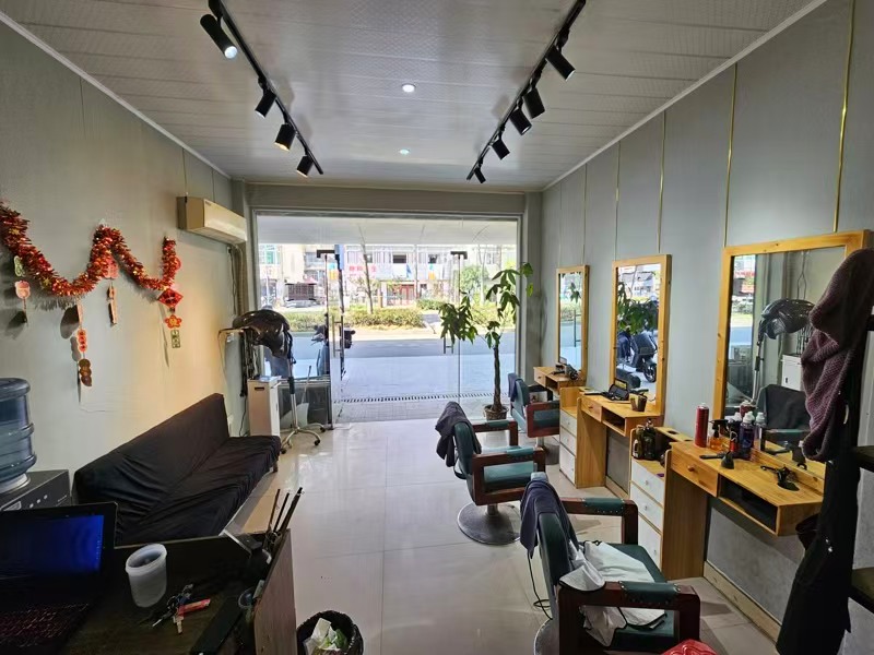好运转(古藤.专业烫染)小区门口旁理发店转让、开了3年、房租1000/月