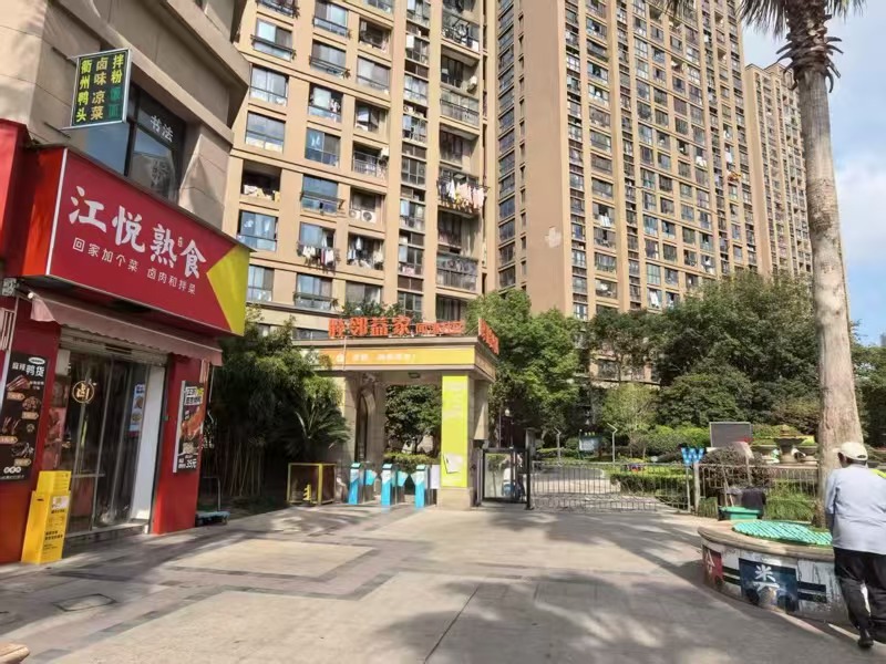 好运转(江悦熟食)大型成熟高层小区主门进出口20平熟食店转让