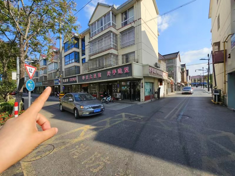 好运转(古藤.专业烫染)小区门口旁理发店转让、开了3年、房租1000/月