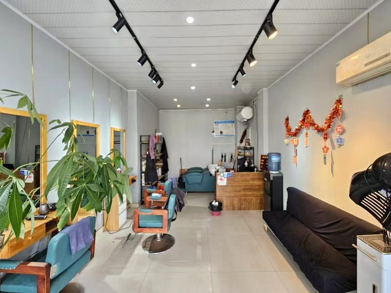 好运转(古藤.专业烫染)小区门口旁理发店转让、开了3年、房租1000/月