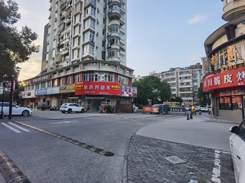 好运转(磊诺棋牌)嘉兴市秀洲区洪兴花园北区201-203号,300㎡棋牌室转让